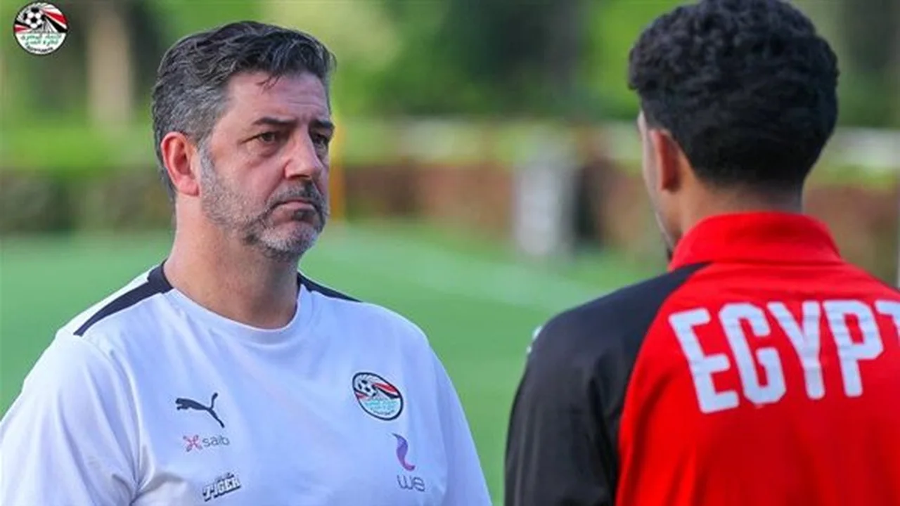 اتحاد الكرة المصري يوقع اتفاقًا جديدًا مع روي فيتوريا لتعزيز استراتيجية المنتخب الوطني